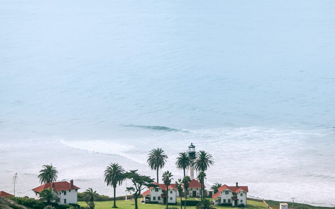 Homes along the California coastline. What is factoring and how can it help your business get cash quickly with Innovative Capital